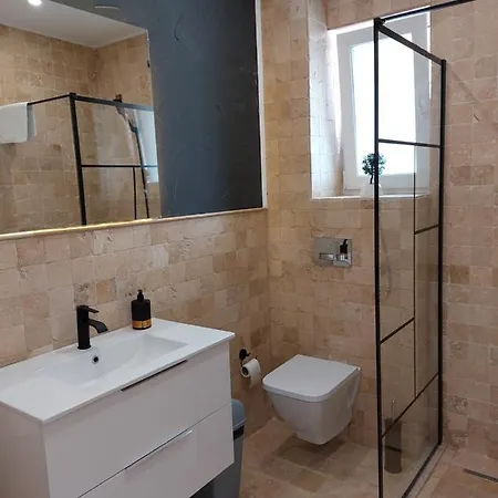 Astro Apartament 2 *